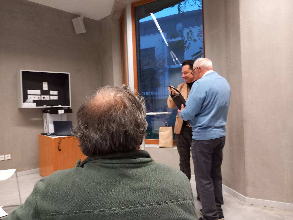 Remise des prix du concours de nouvelles à la Médiathèque, en présence du maire de Ballan-Miré